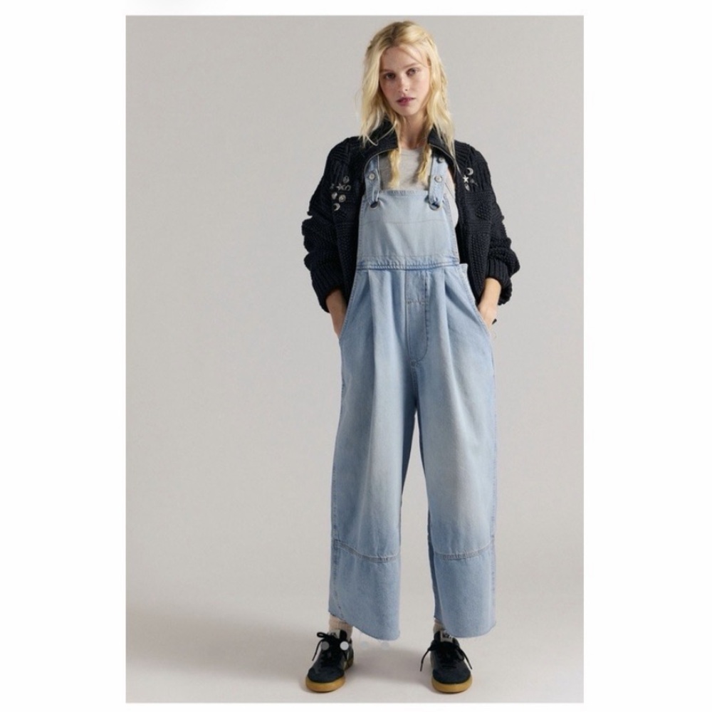 Free People Rambler Denim Overalls in Ghost Ranch Size M NWT